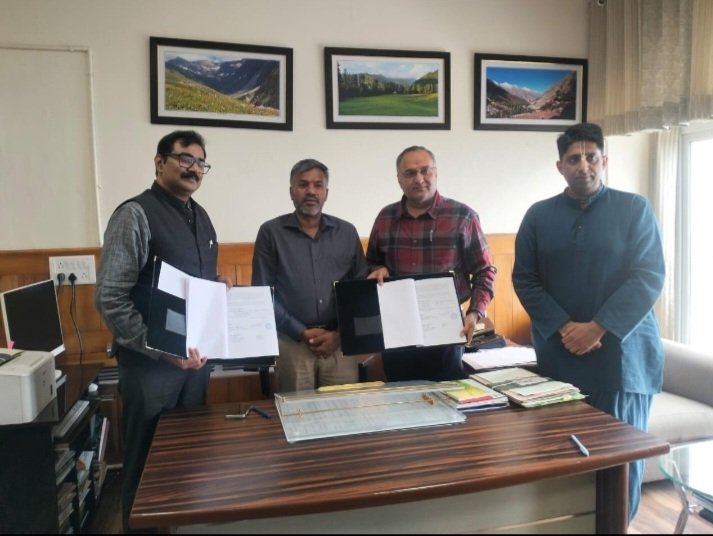 Horticulture Officials with EESL Manners in Shimla 
