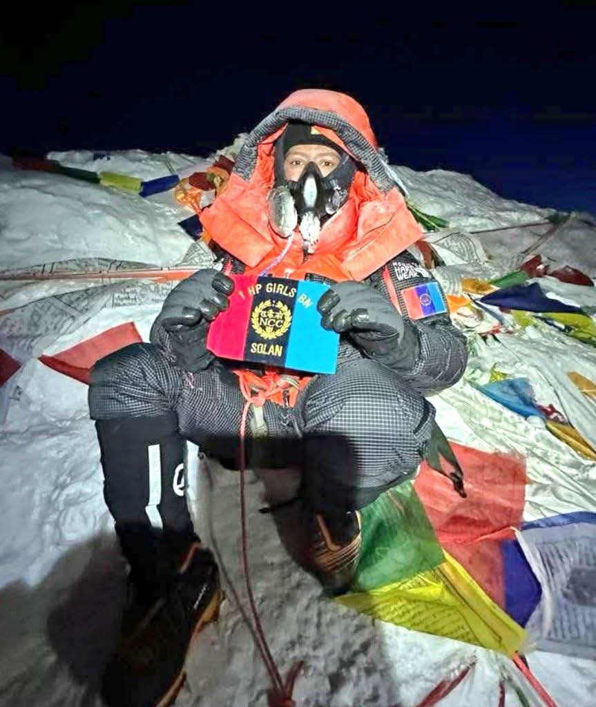 KritikaSharmaHimachal_Everest_Himbumail