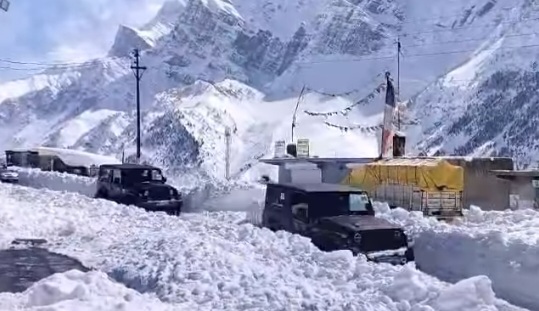Manali-Leh Highway Reopens: Tourists Flock to Snowy Highlands as Heatwaves Grip the Plains