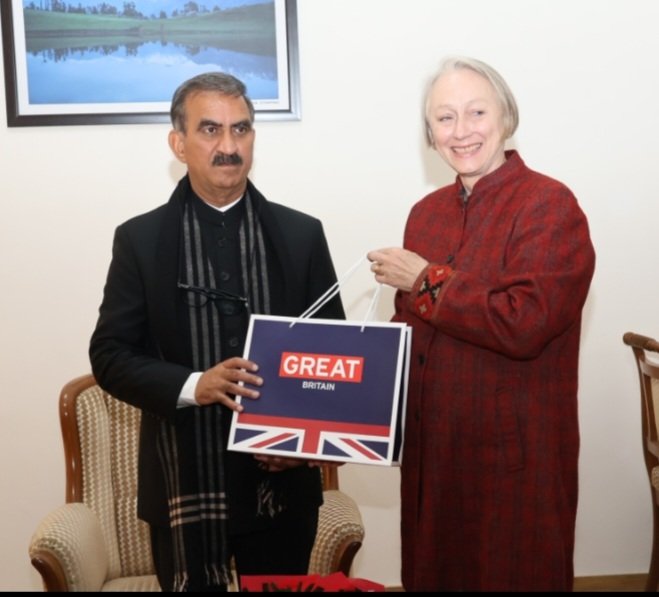 HP CM withUK official in Chandigarh 