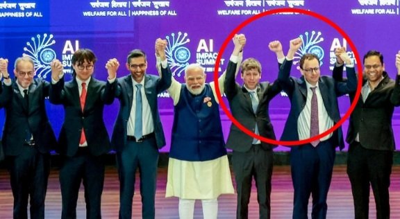 PMModiWithCEOsOfTop countries