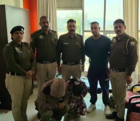 ChittaCoupleInPoliceNet