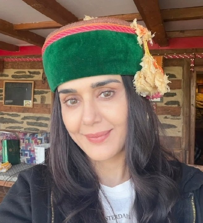 PreityZintaAtMeenaBaghRatnari