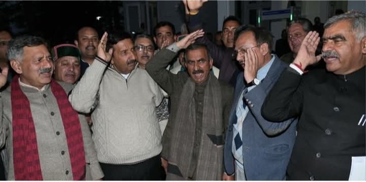 ProtestByCMMLAsAgainstBJPinVidhanSabha