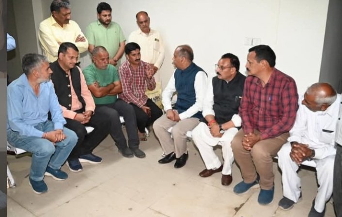 JiaRamThakurWithParentsofGirlInSarkaghat