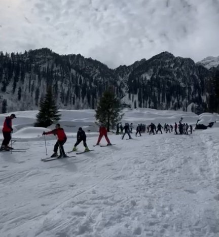 SnowSkiingSolanManali